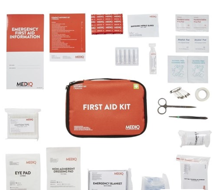 ESSENTIAL COMPACT MOTORIST FIRST AID KIT IN SOFT PACK